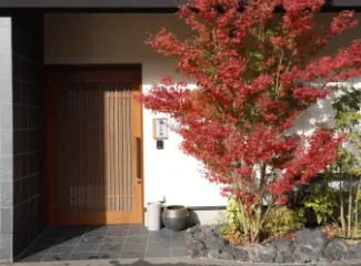 一軒家貸切斎場の玄関